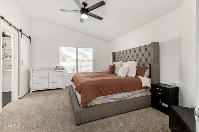 Building Photo - 10420 W Reade Ave