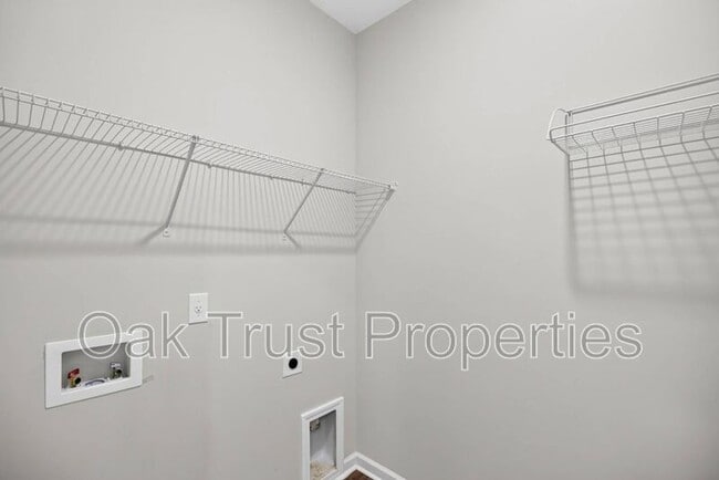 Building Photo - 216 Sarcoxie Rd
