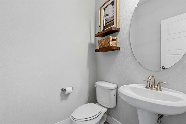 Building Photo - 7402 Buchholz St