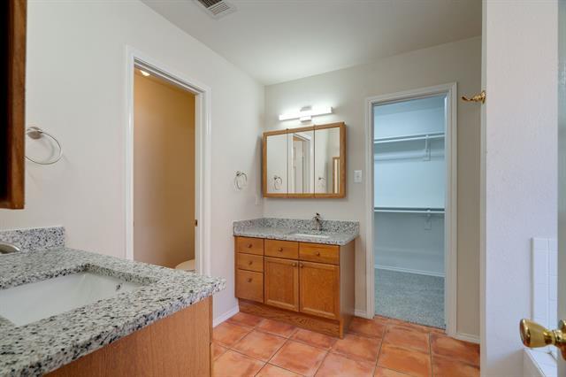 Building Photo - 4700 St Thomas Pl