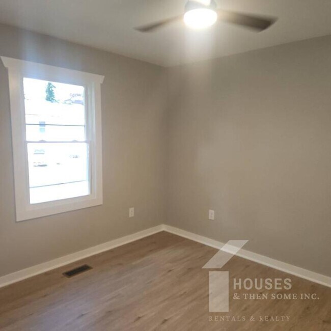 Building Photo - 511 Hampton Ave