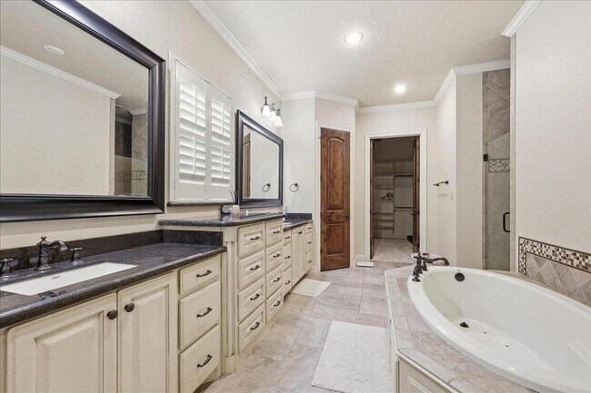 Building Photo - 6470 Claybourn Dr