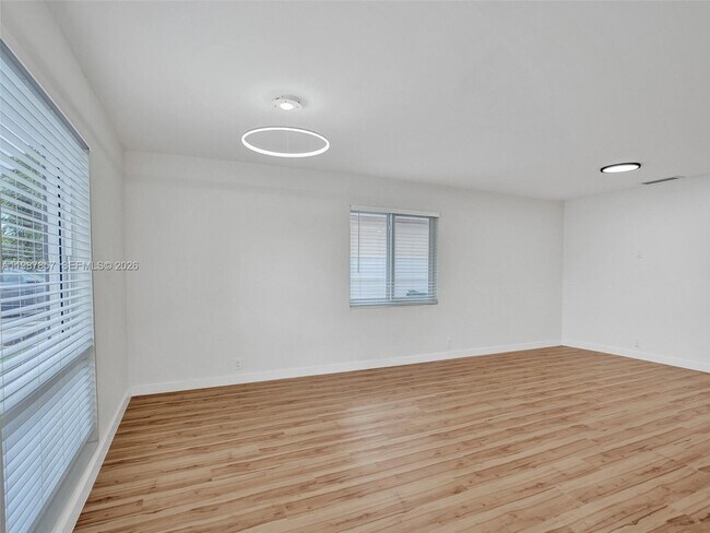 Building Photo - 932 Mandarin Isle