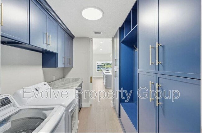 Building Photo - 470 Lambert Ave