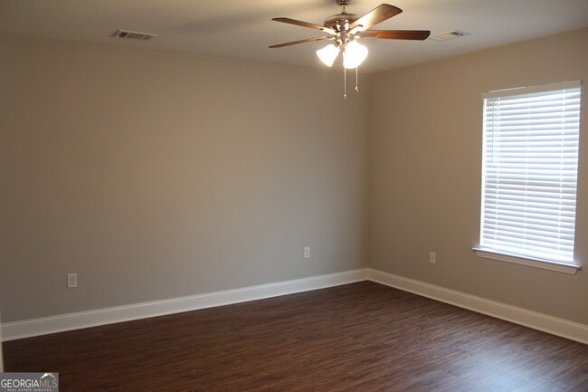 Building Photo - 7040 White Pine Ave