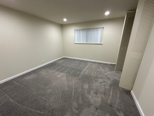 Building Photo - 926 Desert Isle Dr