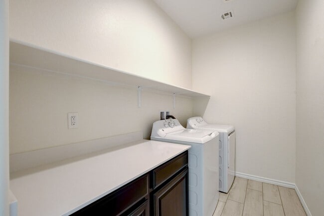 Building Photo - 4 Bedroom Townhouse in Tule Springs Coming Soon!