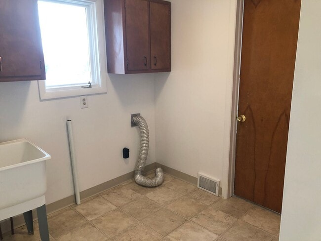 Building Photo - 7820 E Mt Hope Hwy