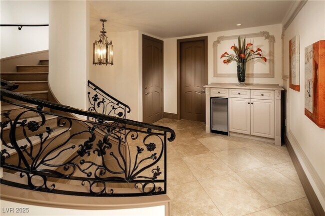 Building Photo - 8801 Palm Greens Ct