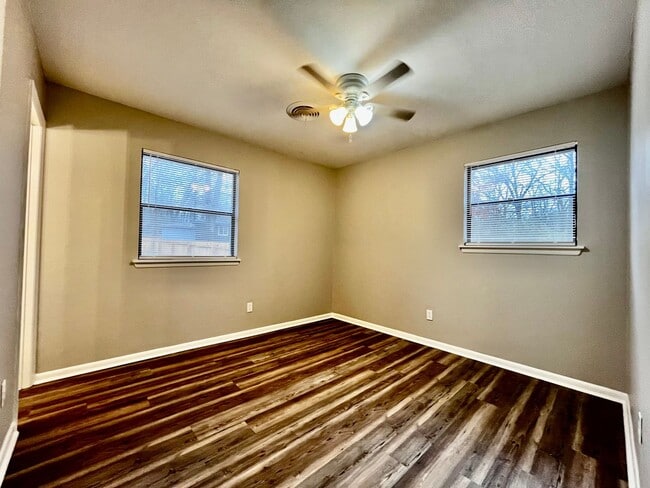 Building Photo - Beautiful 3 Bedroom 2 Bath Home