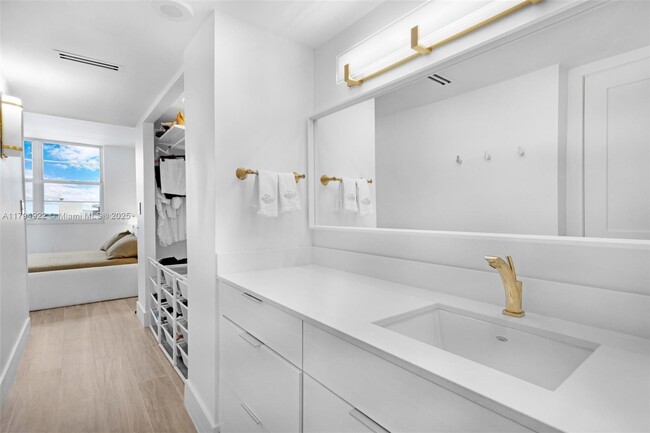 Building Photo - 5701 Collins Ave