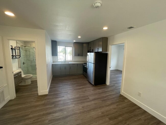 Primary Photo - 2530 Francisco Blvd