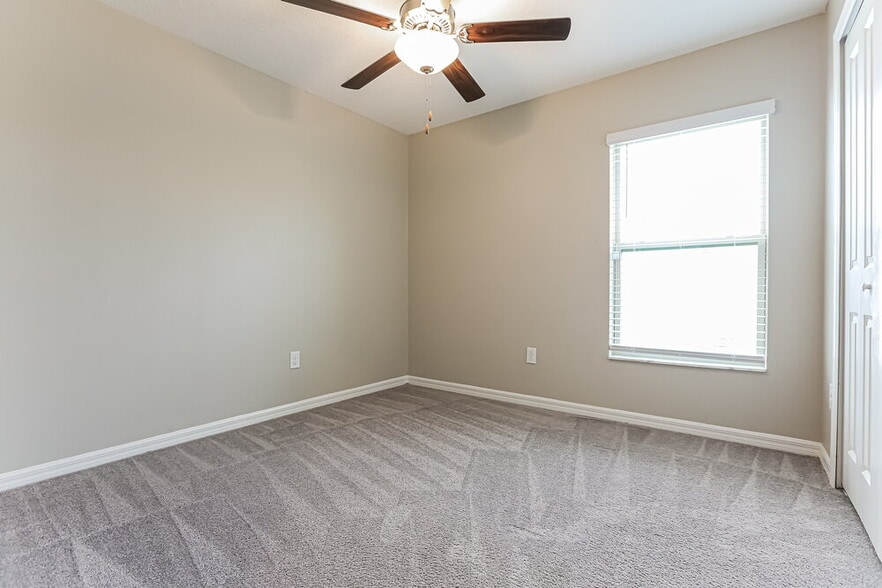 Building Photo - 1411 Golden Glow Dr