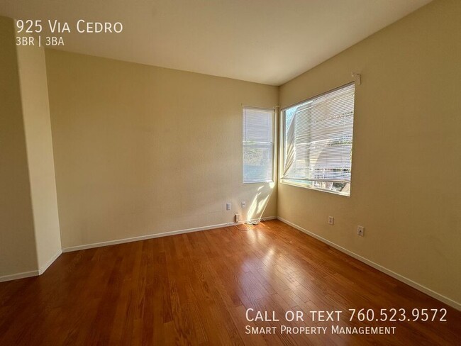 Building Photo - Beautiful Chula Vista 3bed+1 Loft, 2.5 bat...