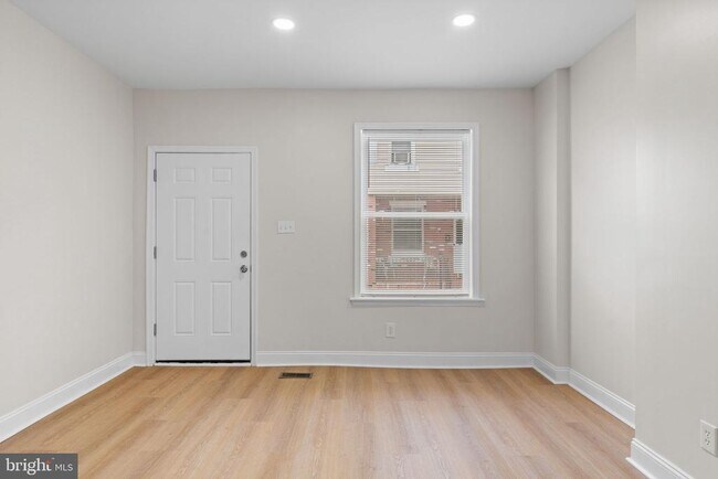 Building Photo - 2151 E Stella St