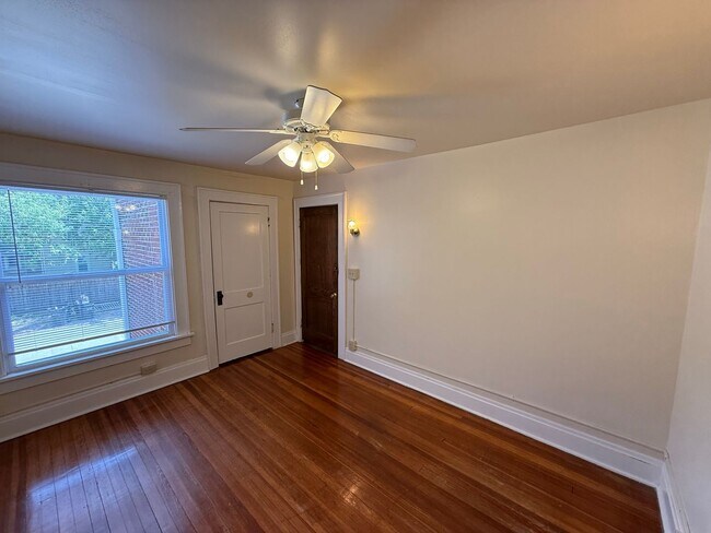 Building Photo - 2112-2120 Indianola Ave.