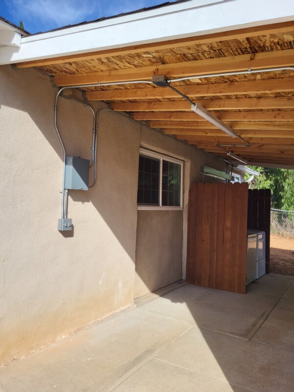 Building Photo - 9177 Creekford Dr