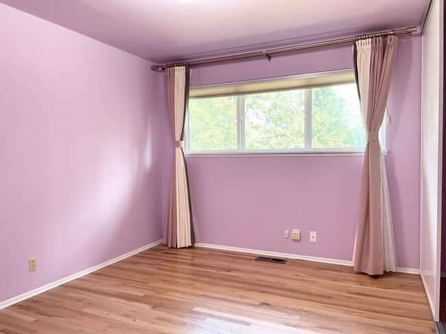 Building Photo - Beautifully Remodeled 5 Bed 2.75 Bath Home in Eastgate