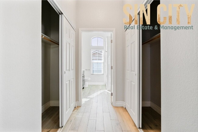 Building Photo - 2854 W Agate Ave