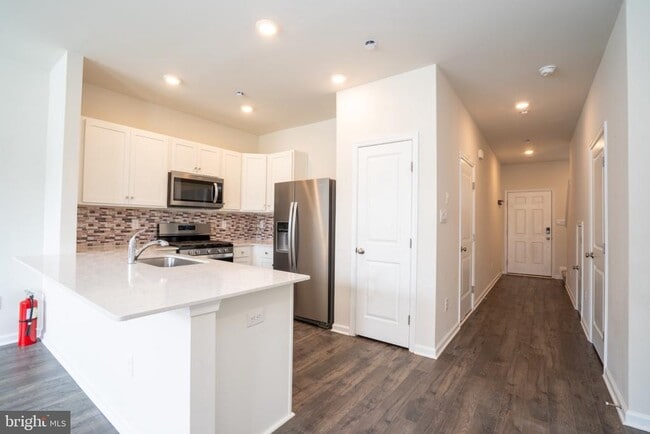 Building Photo - 172 Mazzeo Dr