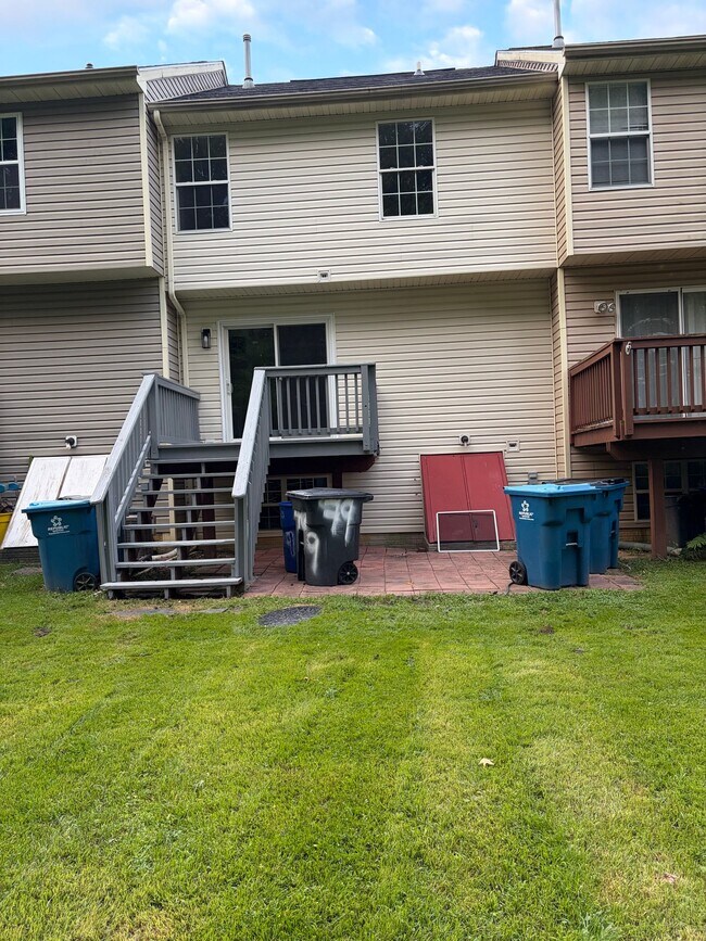 Building Photo - 79 Hickory Ln
