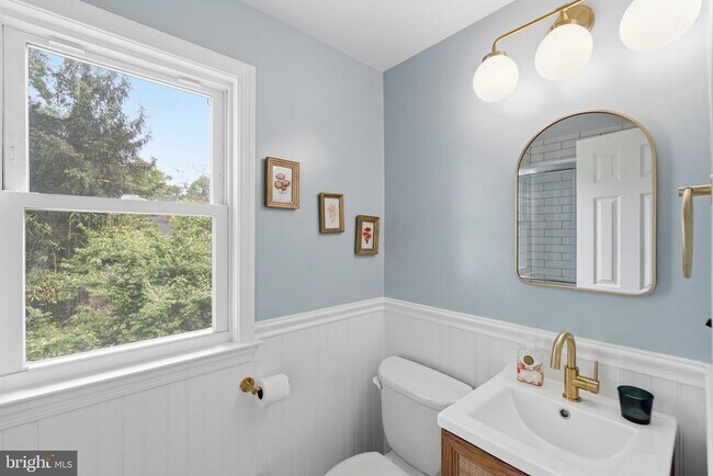 Building Photo - 8007 Wildwood Dr