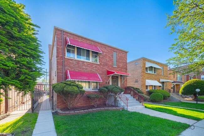 Building Photo - 8725 S Harper Ave