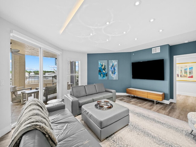 Building Photo - 1050 Seminole Dr