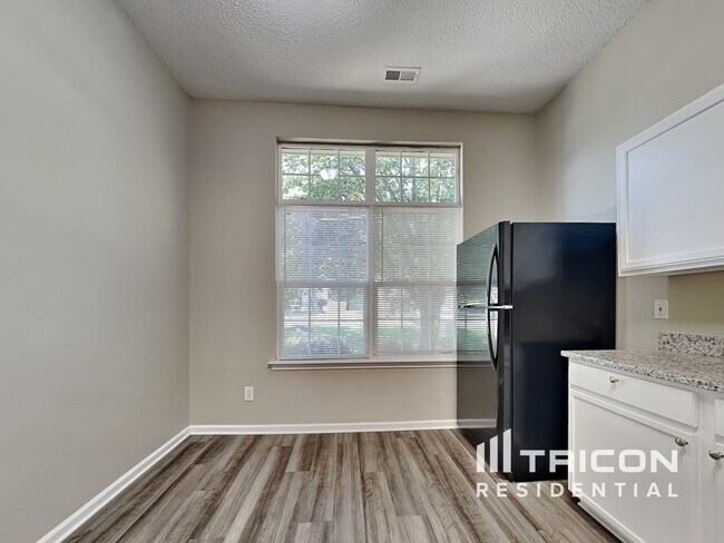 Building Photo - 10435 Wilson Glen Dr