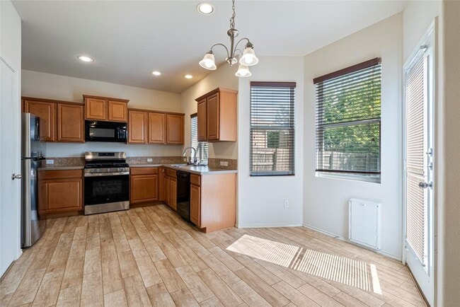 Building Photo - 12021 Pecangate Way