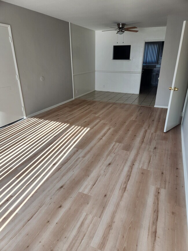 Building Photo - 613 E Washington Blvd