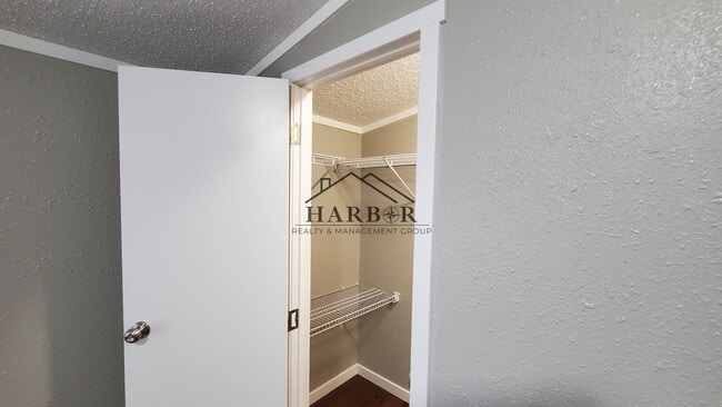 Building Photo - 23 Andreasen Dr