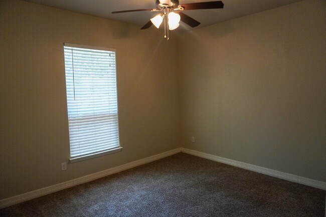 Building Photo - Beacon Hill, 3 Bedroom, 2 Bathroom, 2017 Build, ***Solar Panels, Utilities Average $40 per month***