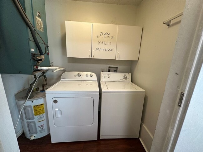 Building Photo - 3-Bedroom Townhome Near Little Creek Naval...