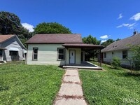 Building Photo - 1022 W 1st St