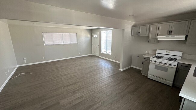 Building Photo - 625 A St