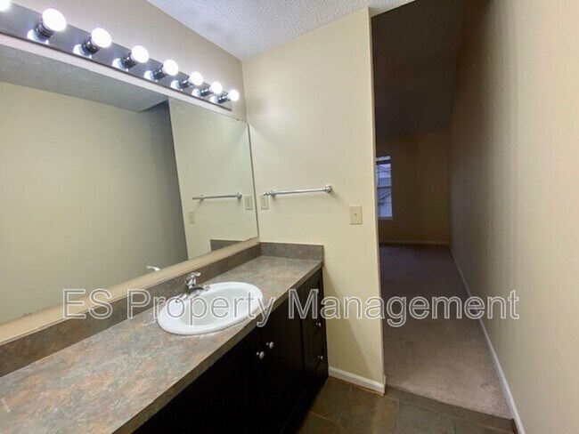 Building Photo - 6141 Wildcat Dr