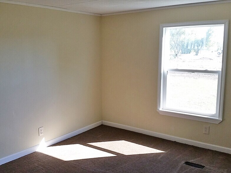 Building Photo - 105 Partridge Ln