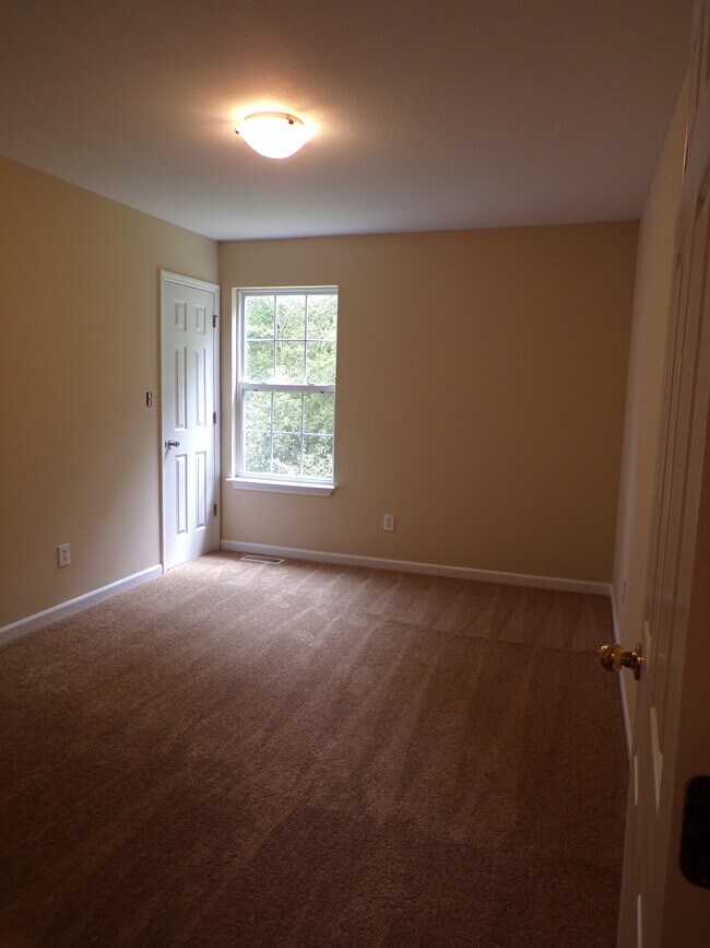 Building Photo - 1425 Hammerhill Rd