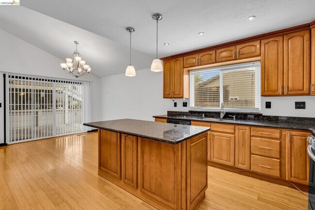 Building Photo - 909 Halite Way