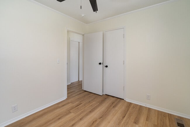 Building Photo - 122 Brookside Dr