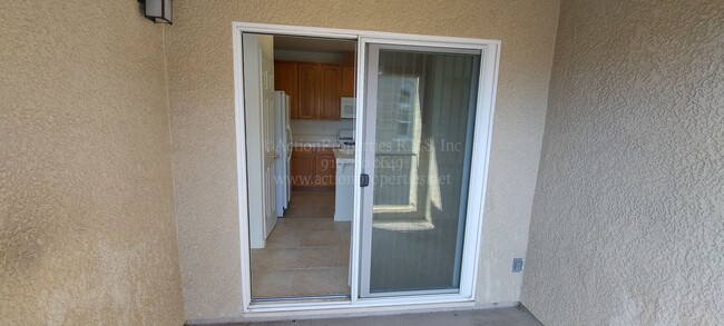 Building Photo - Sierra View Townhouse Lincoln  2 Bed 2 Ba ...