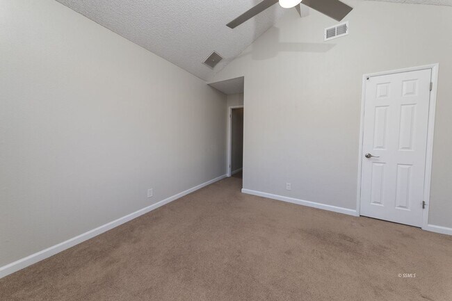 Building Photo - Please Contact Vaughn Realty to set up an ...