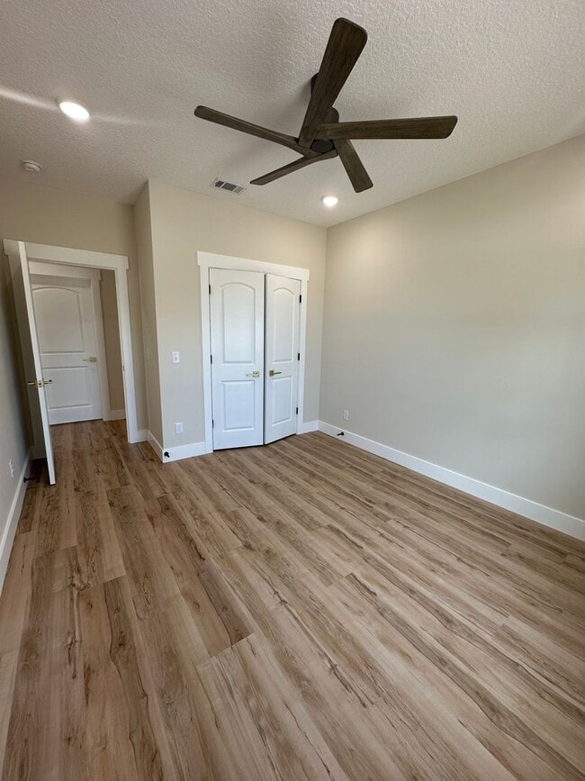 Building Photo - 3 Bed 2 Bath House