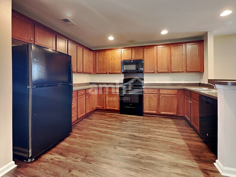 Building Photo - 1140 Moss Grove Dr