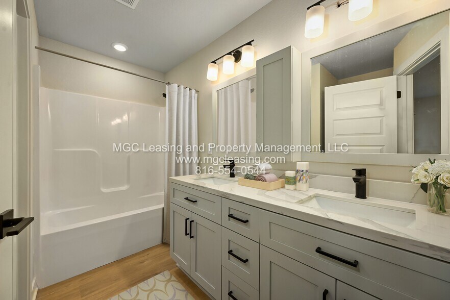 Building Photo - 245 Pawpaw Rd