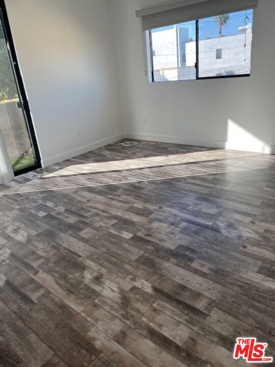 Building Photo - 1445 S Fairfax Ave