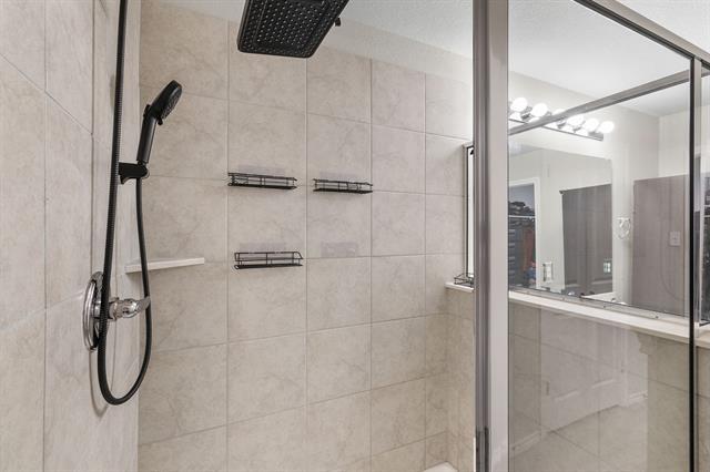 Building Photo - 2224 Davenport Dr