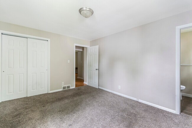 Building Photo - 7116 Claybourne Ave