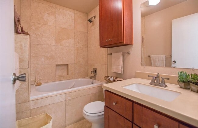 Building Photo - Utilities Paid! Modern 2 Bed Condo on the Water! Live by the Bay